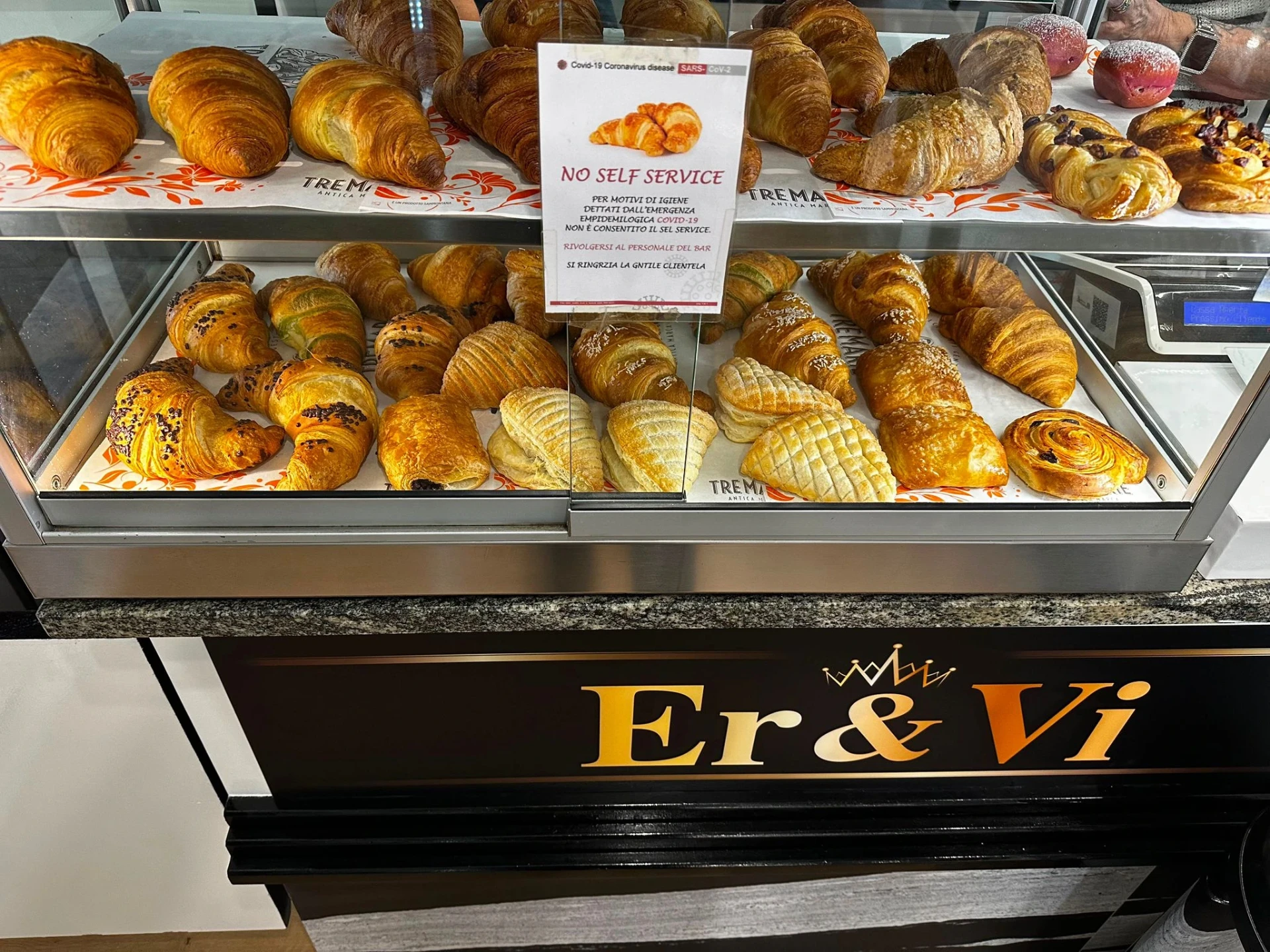 Vetrina brioches e croissant